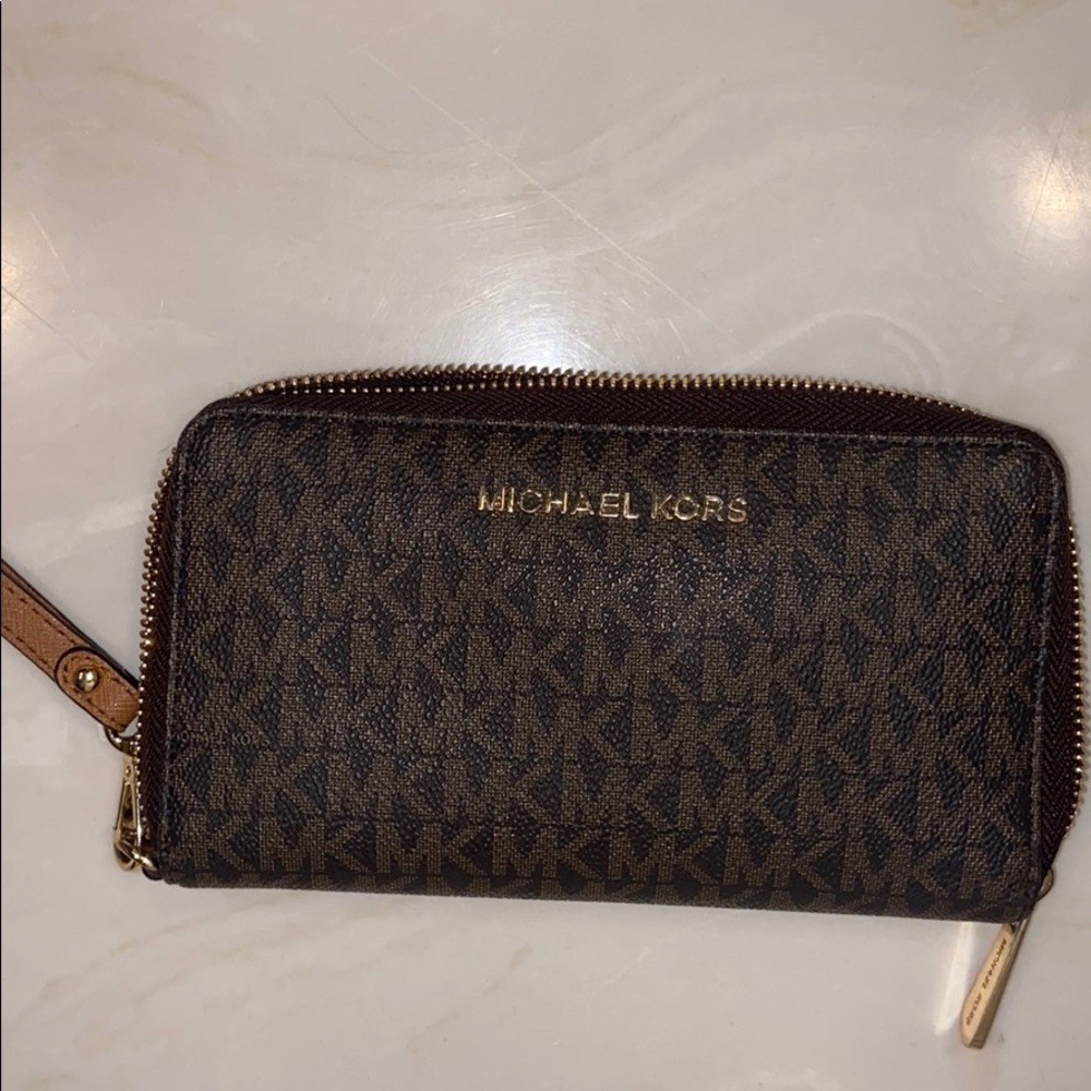 brown michael Kors wristlet